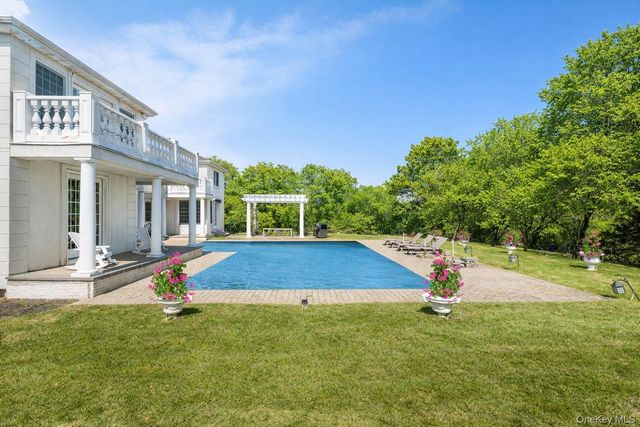 3 Polo Grounds Lane, East Quogue, NY 11942
