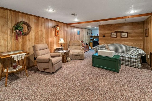 809 David Drive, Gallatin, MO 64640