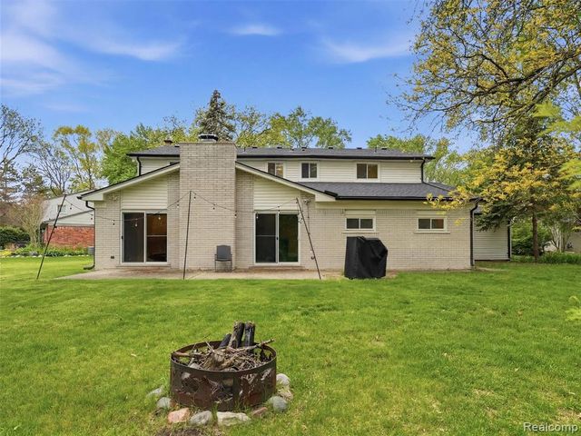 37296 Maple Leaf Court, Clinton Township, MI 48036