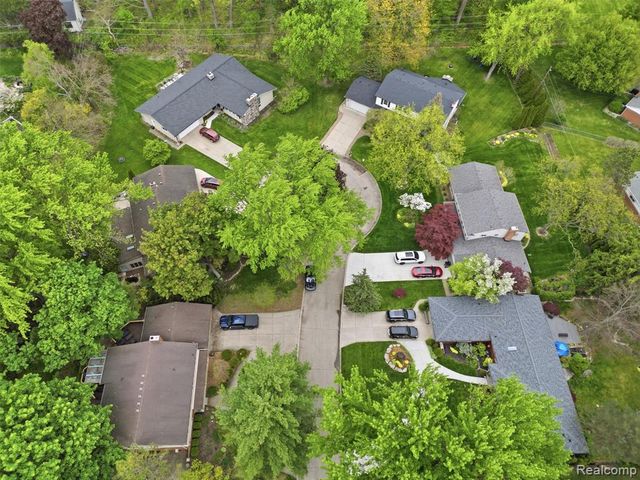 37296 Maple Leaf Court, Clinton Township, MI 48036