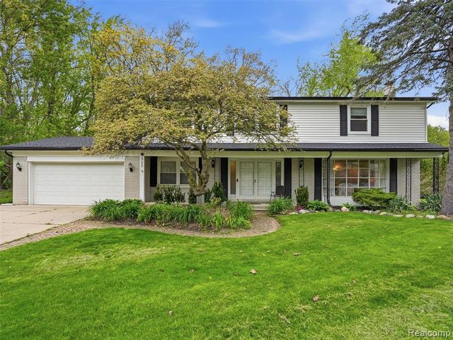37296 Maple Leaf Court, Clinton Township, MI 48036
