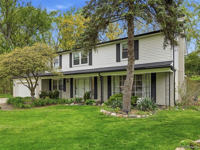 37296 Maple Leaf Court, Clinton Township, MI 48036