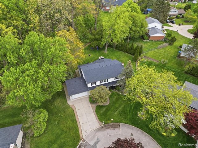 37296 Maple Leaf Court, Clinton Township, MI 48036