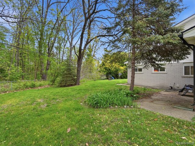 37296 Maple Leaf Court, Clinton Township, MI 48036