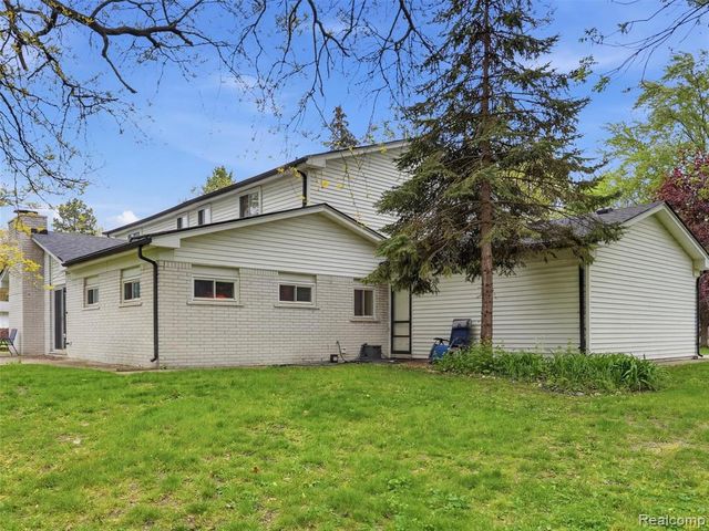 37296 Maple Leaf Court, Clinton Township, MI 48036