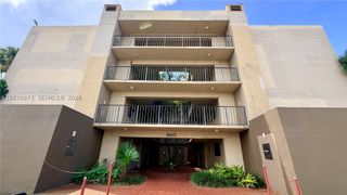 8615 NW 8th St 421, Miami, FL 33126