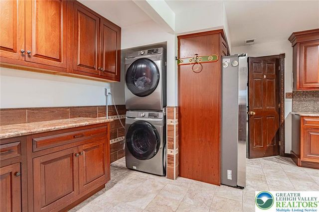 3609 Windy Road, Lowhill Twp, PA 18069