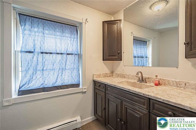 3609 Windy Road, Lowhill Twp, PA 18069