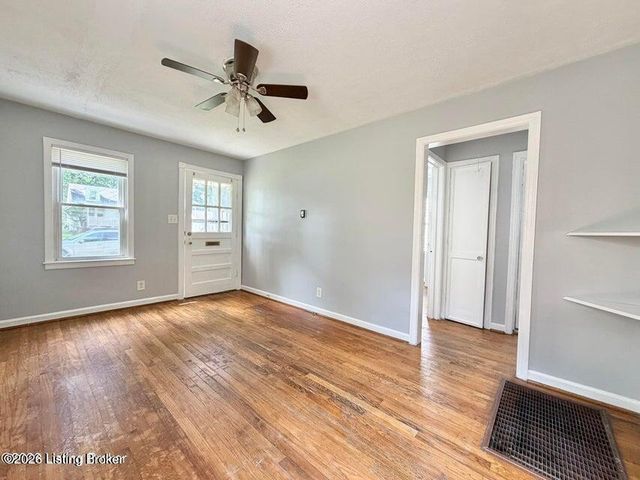 927 Beecher St, Louisville, KY 40215