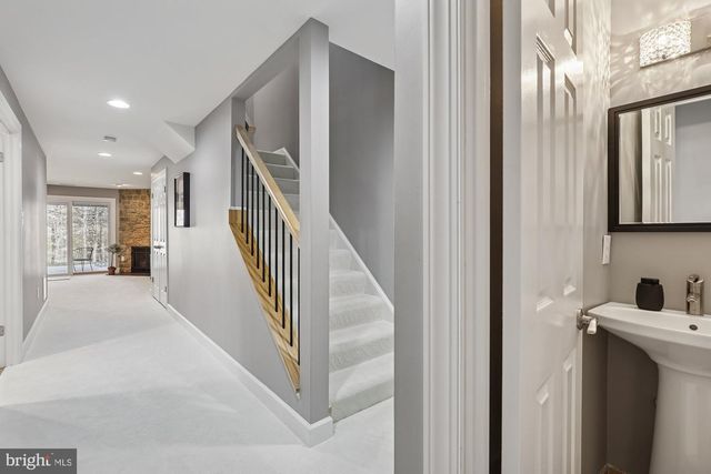 8019 GALLA KNOLL CIR, Springfield, VA 22153