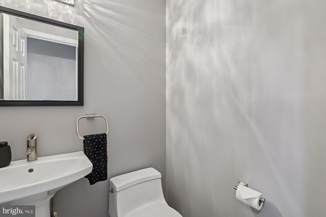 8019 GALLA KNOLL CIR, Springfield, VA 22153