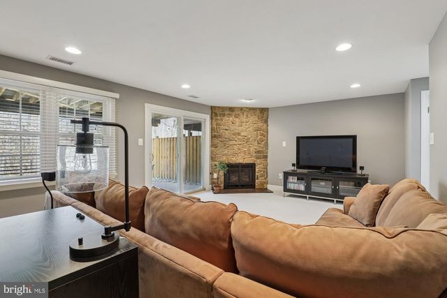 8019 GALLA KNOLL CIR, Springfield, VA 22153