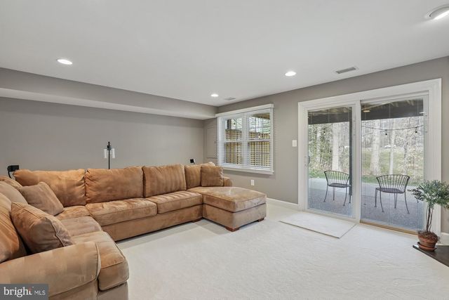 8019 GALLA KNOLL CIR, Springfield, VA 22153