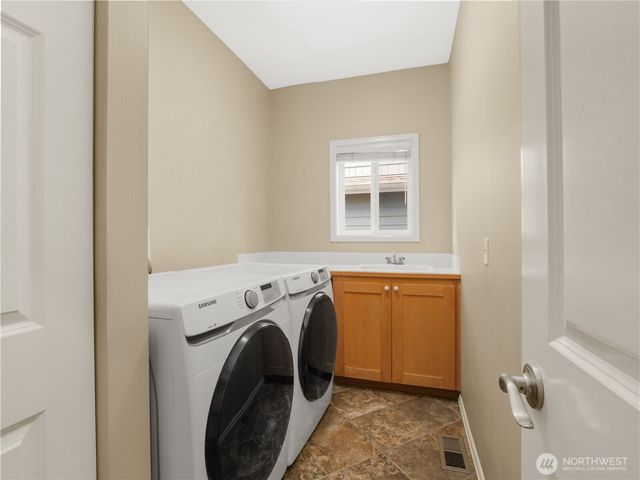 2605 231st Avenue SE, Sammamish, WA 98075