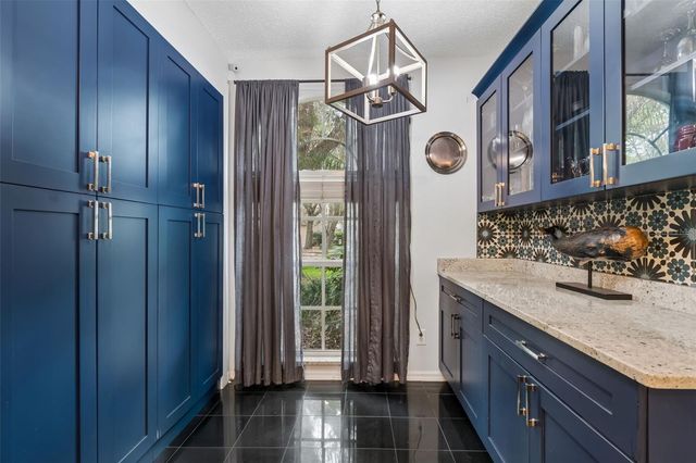 9421 WILLOW COVE COURT, Tampa, FL 33647