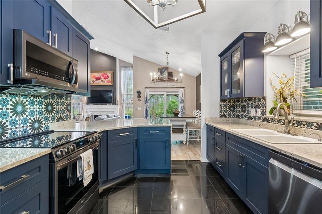 9421 WILLOW COVE COURT, Tampa, FL 33647