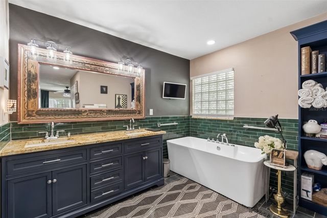 9421 WILLOW COVE COURT, Tampa, FL 33647