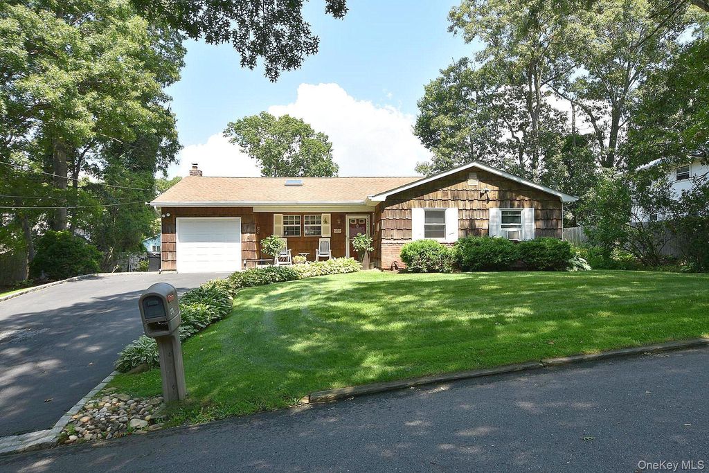 273 Deer Road, Ronkonkoma, NY 11779