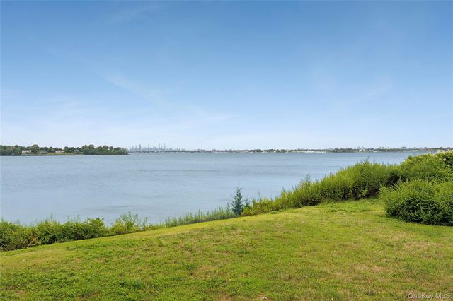 45 Cedar Lane, Sands Point, NY 11050