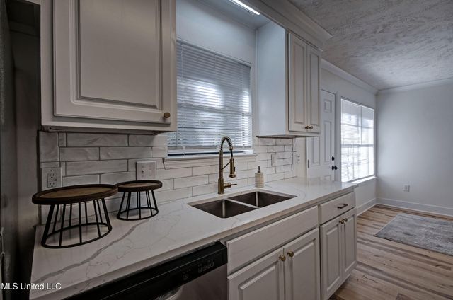 226 N Shenandoah Road, Brandon, MS 39047