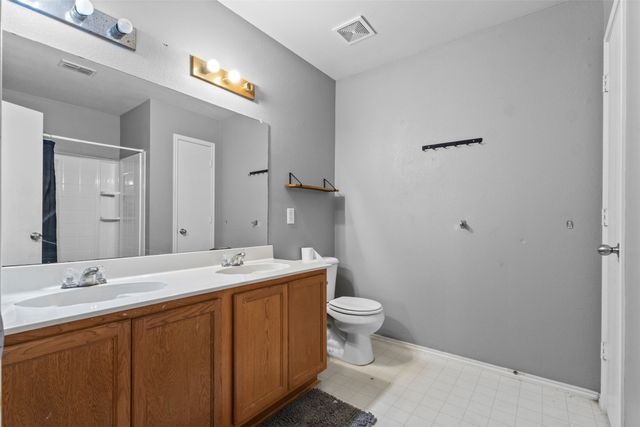 1034 Hollow Oak Road, Lancaster, TX 75134