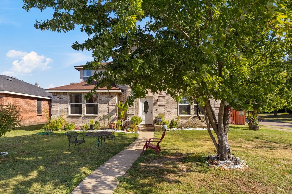 1034 Hollow Oak Road, Lancaster, TX 75134