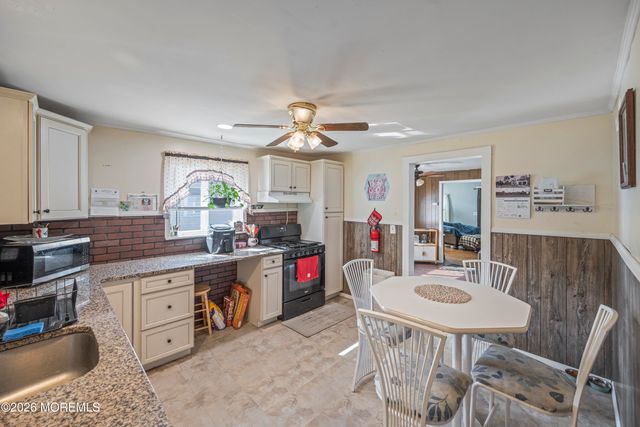 213 Manapaqua Avenue, Lakehurst, NJ 08733