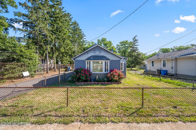213 Manapaqua Avenue, Lakehurst, NJ 08733