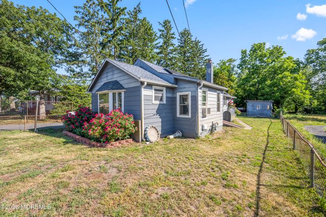 213 Manapaqua Avenue, Lakehurst, NJ 08733
