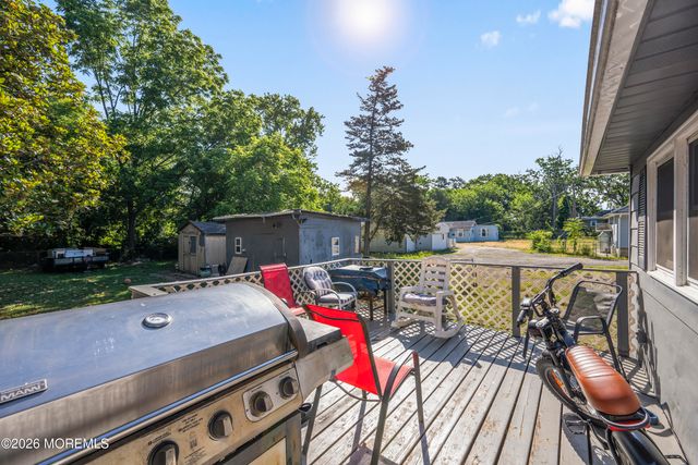 213 Manapaqua Avenue, Lakehurst, NJ 08733