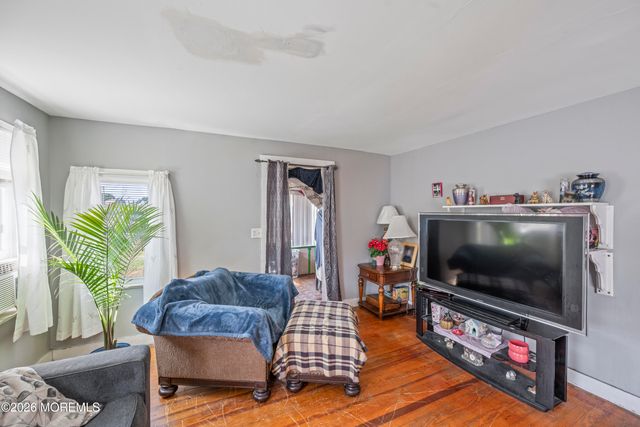213 Manapaqua Avenue, Lakehurst, NJ 08733