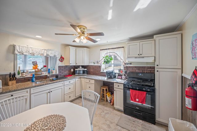 213 Manapaqua Avenue, Lakehurst, NJ 08733