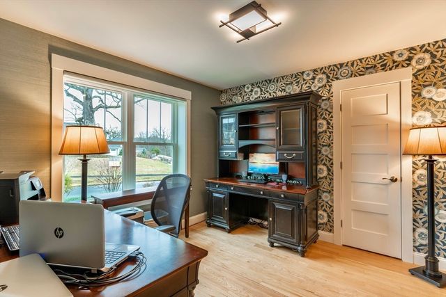 29 Ford Crossing, Northampton, MA 01060