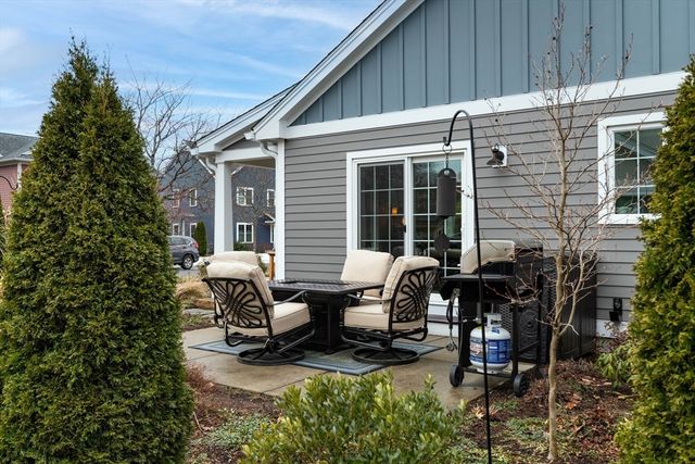 29 Ford Crossing, Northampton, MA 01060