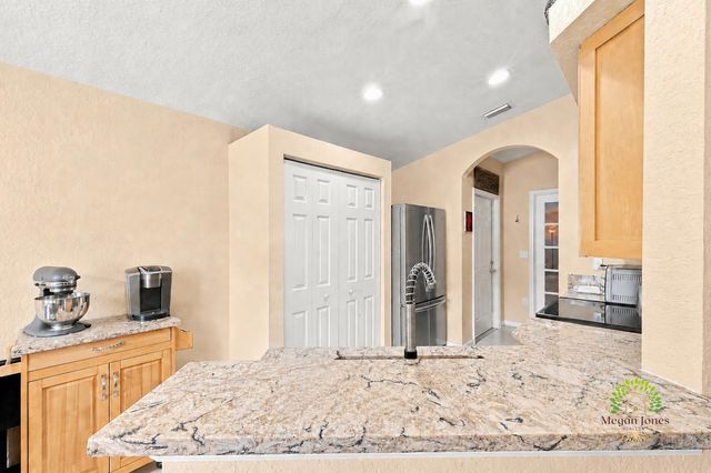 5863 AZALEA Circle, West Palm Beach, FL 33415