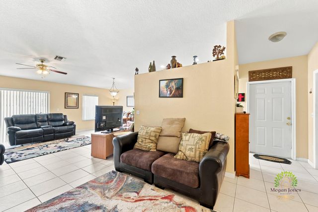 5863 AZALEA Circle, West Palm Beach, FL 33415