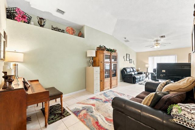 5863 AZALEA Circle, West Palm Beach, FL 33415