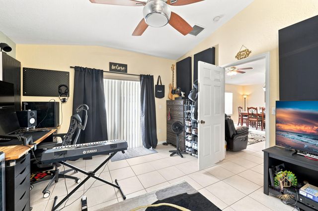 5863 AZALEA Circle, West Palm Beach, FL 33415