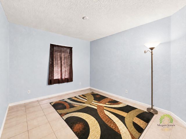 5863 AZALEA Circle, West Palm Beach, FL 33415