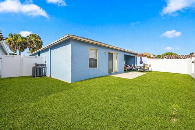5863 AZALEA Circle, West Palm Beach, FL 33415