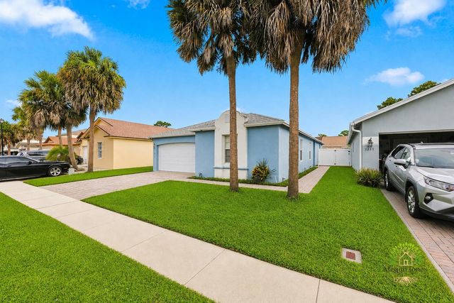 5863 AZALEA Circle, West Palm Beach, FL 33415