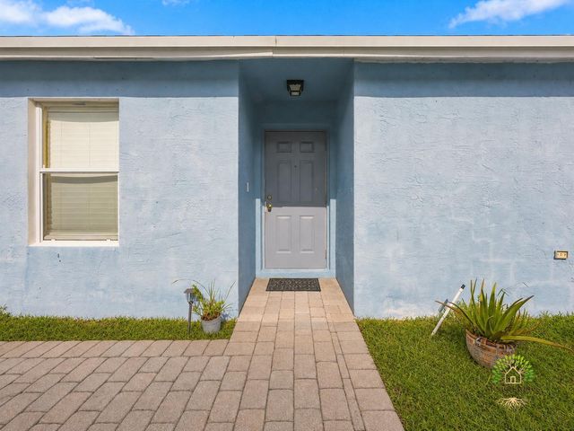 5863 AZALEA Circle, West Palm Beach, FL 33415
