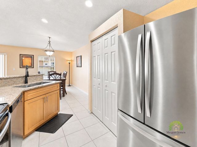 5863 AZALEA Circle, West Palm Beach, FL 33415