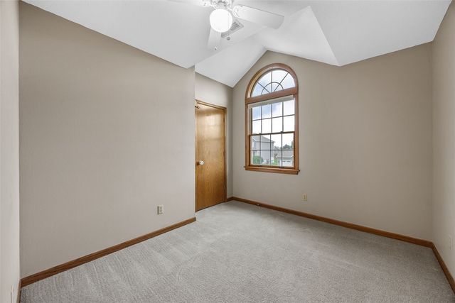 6907 Rockingham Drive SW, Cedar Rapids, IA 52404