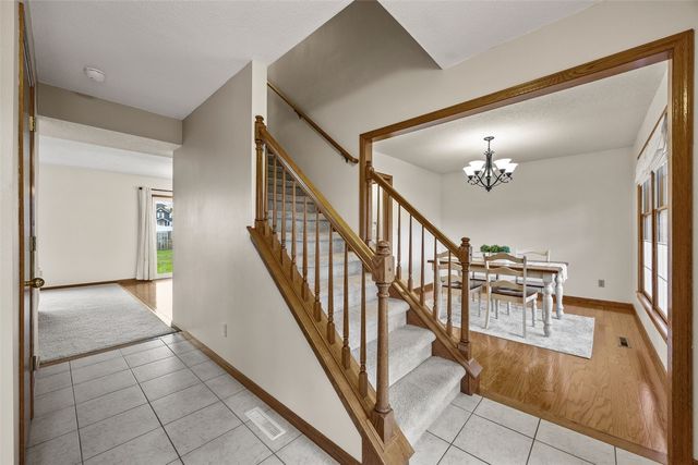 6907 Rockingham Drive SW, Cedar Rapids, IA 52404