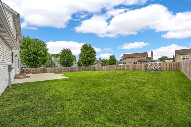6907 Rockingham Drive SW, Cedar Rapids, IA 52404