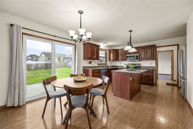 6907 Rockingham Drive SW, Cedar Rapids, IA 52404