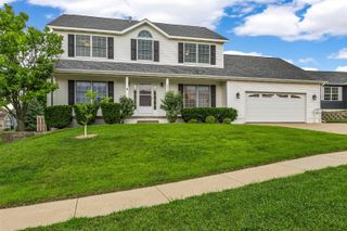 6907 Rockingham Drive SW, Cedar Rapids, IA 52404