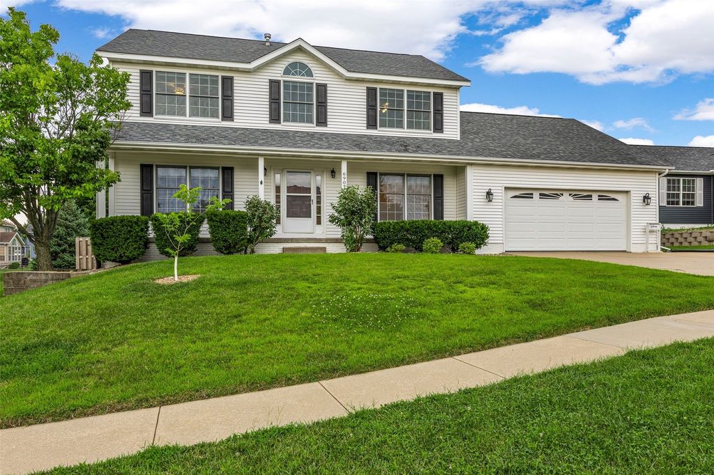 6907 Rockingham Drive SW, Cedar Rapids, IA 52404