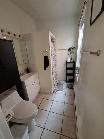 5 Lexington St 5, Waltham, MA 02452